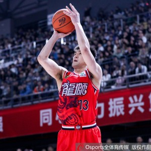 开云登录入口-媒体人：郭艾伦有和明星中锋的合作经验 和徐昕的配合会越来越好